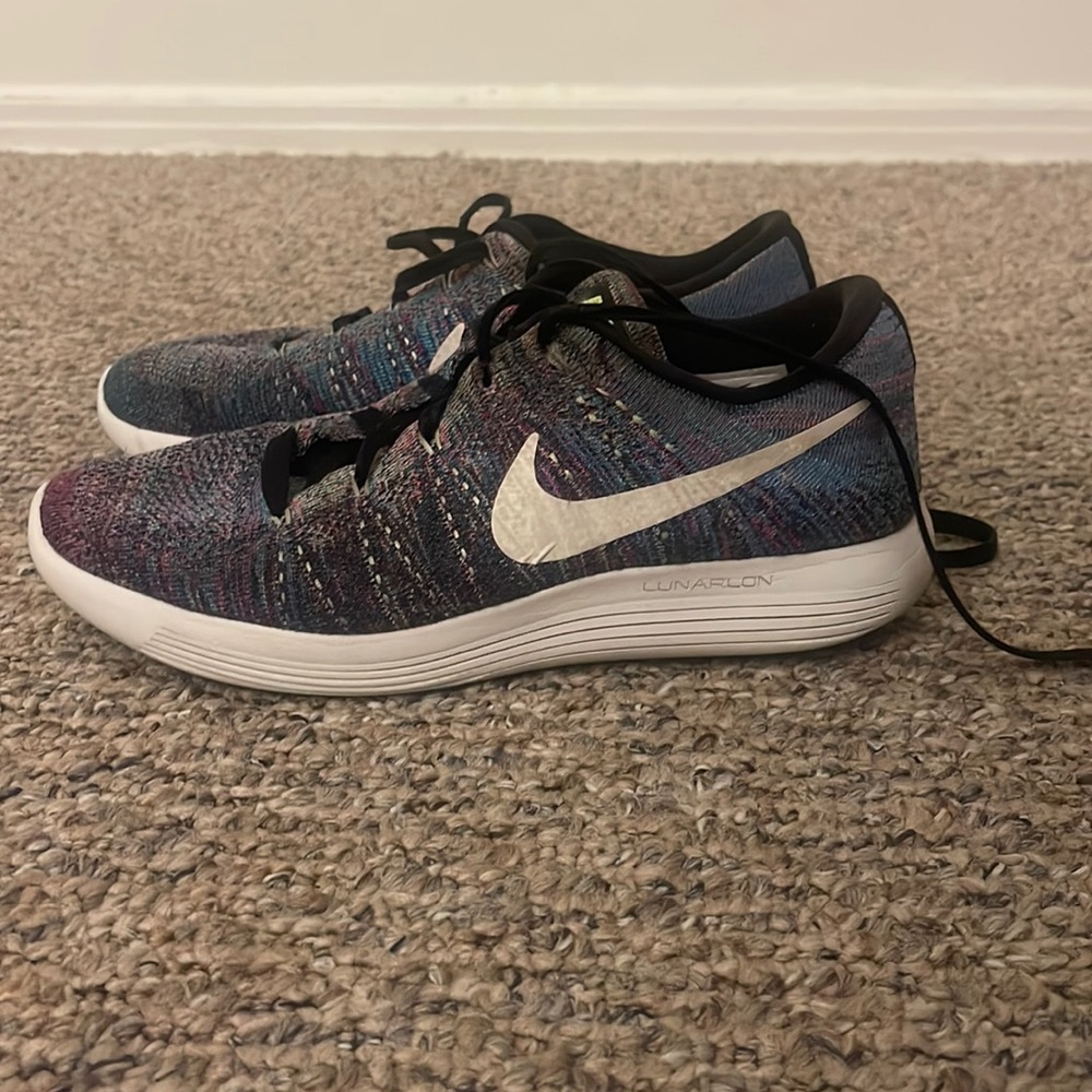 Nike Flyknit Sz 8 rainbow color